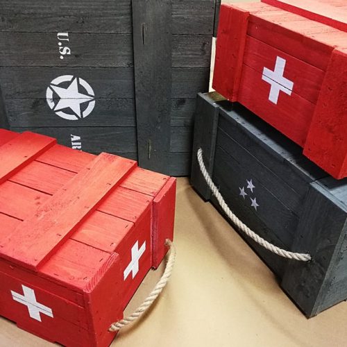 Armijas stila koka kastes