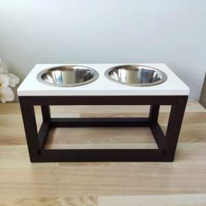 Pet feeding table stand